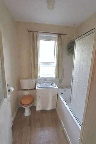  Image of 2 bedroom Flat for sale in Wellmeadow Road Glasgow G43 at Wellmeadow Road Pollokshaws Glasgow, G43 1JZ