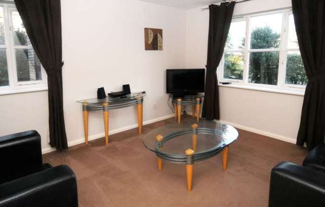  Image of 2 bedroom Apartment to rent in Town Mead Crawley RH11 at Highfield House,town Mead West Green Crawley, RH11 7EH