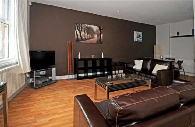  Image of 2 bedroom Terraced house to rent in West Street Crawley RH11 at West Street Southgate Crawley, RH11 8AN