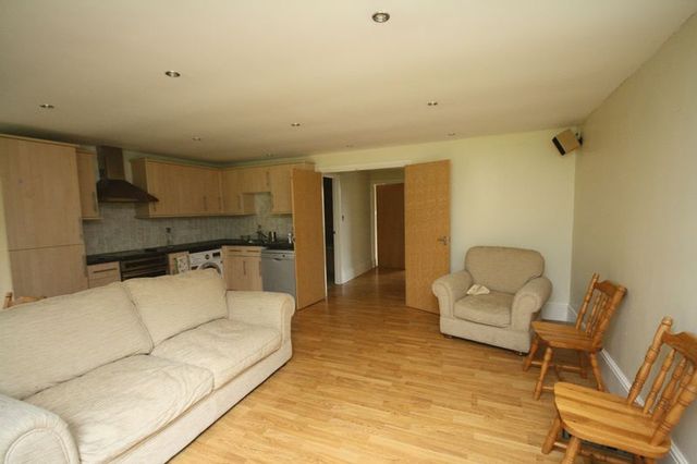  Image of 2 bedroom Flat to rent in Westacre Close Westbury-on-Trym Bristol BS10 at Westacre Close Westbury on Trym Bristol, BS10 7DH