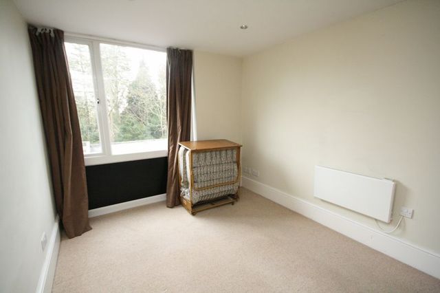  Image of 2 bedroom Flat to rent in Westacre Close Westbury-on-Trym Bristol BS10 at Westacre Close Westbury on Trym Bristol, BS10 7DH