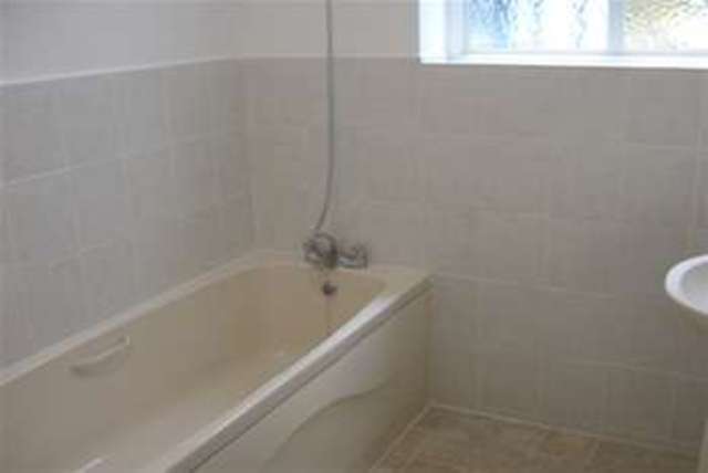  Image of 2 bedroom Flat to rent in West Cliff Road Westbourne Bournemouth BH2 at Bournemouth, BH2 5HJ