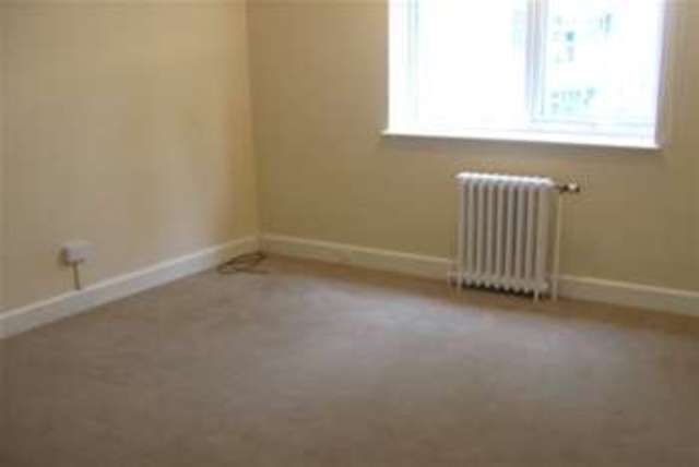  Image of 2 bedroom Flat to rent in West Cliff Road Westbourne Bournemouth BH2 at Bournemouth, BH2 5HJ