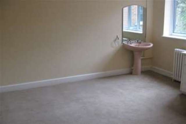  Image of 2 bedroom Flat to rent in West Cliff Road Westbourne Bournemouth BH2 at Bournemouth, BH2 5HJ