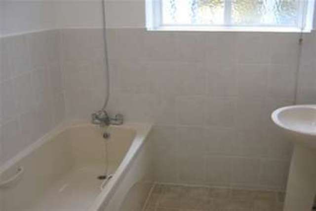  Image of 2 bedroom Flat to rent in West Cliff Road Westbourne Bournemouth BH2 at Bournemouth, BH2 5HJ