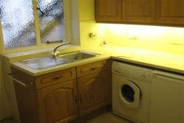  Image of 2 bedroom Flat to rent in West Cliff Road Westbourne Bournemouth BH2 at Bournemouth, BH2 5HJ