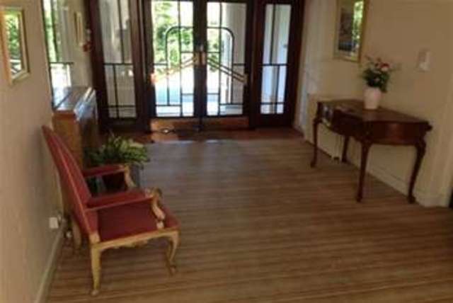  Image of 2 bedroom Flat to rent in West Cliff Road Westbourne Bournemouth BH2 at Bournemouth, BH2 5HJ