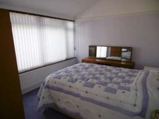  Image of 3 bedroom Bungalow for sale in Westminster Gardens Houghton Regis Dunstable LU5 at Westminster Gardens Houghton Regis DUNSTABLE, LU5 5RT