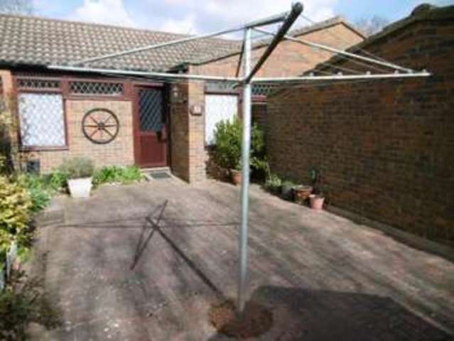  Image of 3 bedroom Bungalow for sale in Westminster Gardens Houghton Regis Dunstable LU5 at Westminster Gardens Houghton Regis DUNSTABLE, LU5 5RT