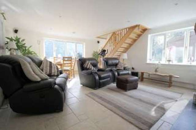  Image of 5 bedroom Detached house for sale in Whitecroft Road Meldreth Royston SG8 at Meldreth Royston Hertfordshire, SG8 6ND