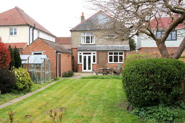  Image of 3 bedroom Detached house for sale in Whyke Road Chichester PO19 at Whyke Road  Chichester, PO19 7AH