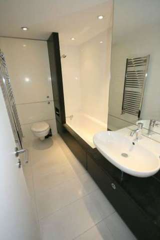  Image of 2 bedroom Apartment to rent in Woodfield Road Broadheath Altrincham WA14 at ALTRINCHAM, WA14 4RP