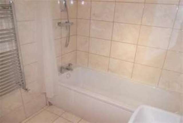 Image of 3 bedroom Detached house to rent in Yalding Gardens Nottingham NG8 at Nottingham, NG8 2PZ