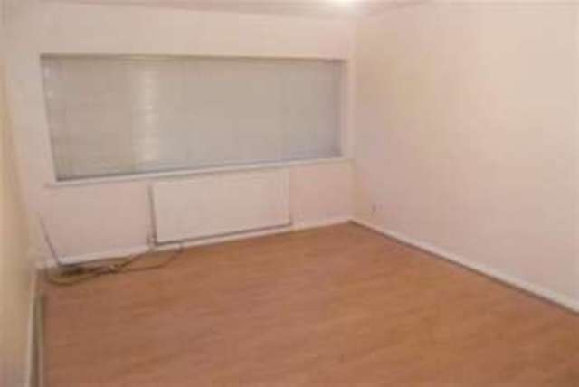  Image of 3 bedroom Detached house to rent in Yalding Gardens Nottingham NG8 at Nottingham, NG8 2PZ