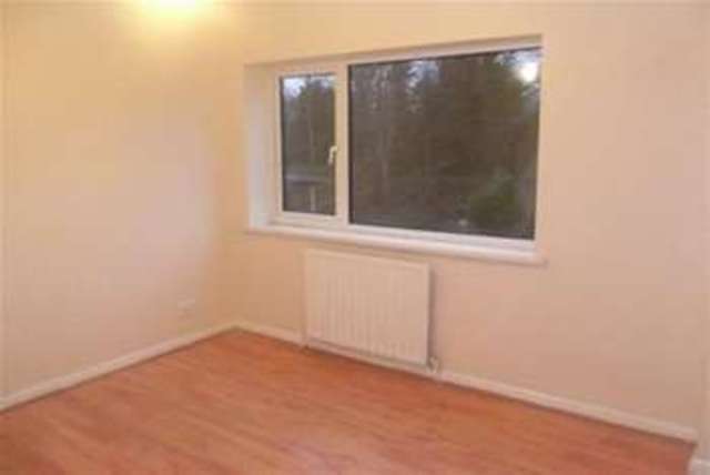  Image of 3 bedroom Detached house to rent in Yalding Gardens Nottingham NG8 at Nottingham, NG8 2PZ