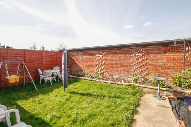  Image of 3 bedroom Semi-Detached house for sale in Yardley Avenue Pitstone Leighton Buzzard LU7 at Yardley Avenue  Pitstone, LU7 9AL