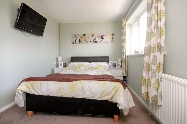  Image of 3 bedroom Semi-Detached house for sale in Yardley Avenue Pitstone Leighton Buzzard LU7 at Yardley Avenue  Pitstone, LU7 9AL