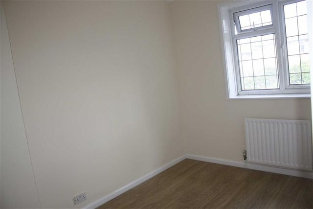  Image of 2 bedroom Property to rent in Rangefield Road Downham Bromley BR1 at Rangefield Road Bromley Bromley, BR1 4QX