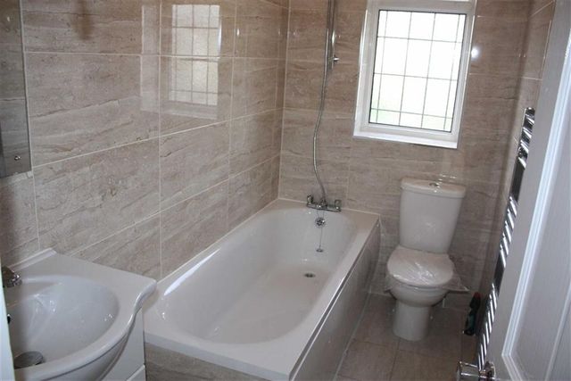  Image of 2 bedroom Property to rent in Rangefield Road Downham Bromley BR1 at Rangefield Road Bromley Bromley, BR1 4QX