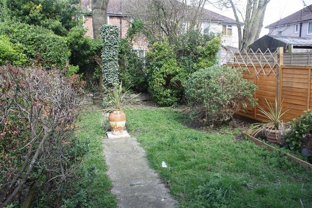  Image of 2 bedroom Property to rent in Rangefield Road Downham Bromley BR1 at Rangefield Road Bromley Bromley, BR1 4QX