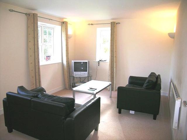  Image of 1 bedroom Flat to rent in Heathside Road Woking GU22 at 9 Heathside Road  Woking, GU22 7EU