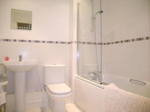  Image of 1 bedroom Flat to rent in Heathside Road Woking GU22 at 9 Heathside Road  Woking, GU22 7EU