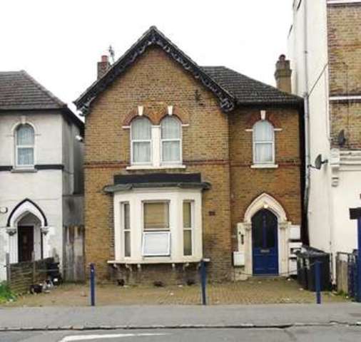  Image of 1 bedroom Flat to rent in Bensham Manor Road Thornton Heath CR7 at Bensham Manor Road Thornton Heath Croydon, CR7 7AJ