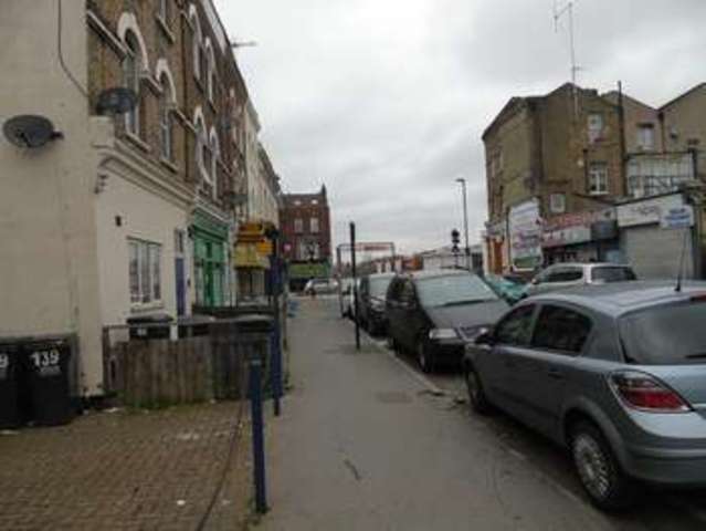  Image of 1 bedroom Flat to rent in Bensham Manor Road Thornton Heath CR7 at Bensham Manor Road Thornton Heath Croydon, CR7 7AJ