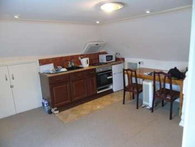  Image of 1 bedroom Flat to rent in Bensham Manor Road Thornton Heath CR7 at Bensham Manor Road Thornton Heath Croydon, CR7 7AJ