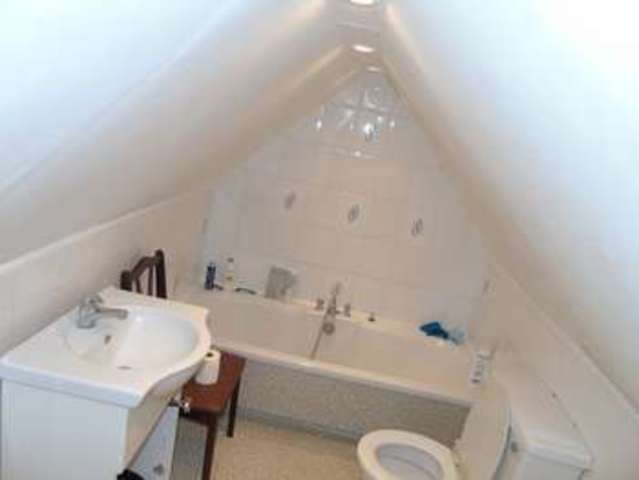  Image of 1 bedroom Flat to rent in Bensham Manor Road Thornton Heath CR7 at Bensham Manor Road Thornton Heath Croydon, CR7 7AJ