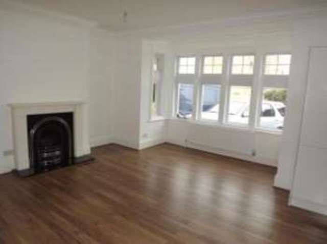  Image of 2 bedroom Flat for sale in Warren Edge Close Southbourne Bournemouth BH6 at 1 Warren Edge Close Bournemouth Wick, BH6 4AY