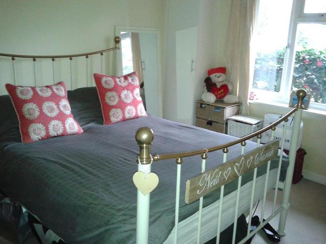  Image of 1 bedroom Flat to rent in Surbiton Hill Park Surbiton KT5 at Surbiton, KT5 8EG