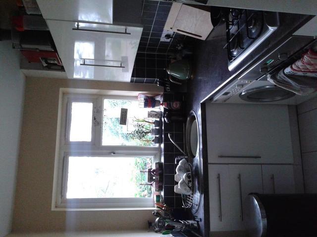  Image of 1 bedroom Flat to rent in Surbiton Hill Park Surbiton KT5 at Surbiton, KT5 8EG