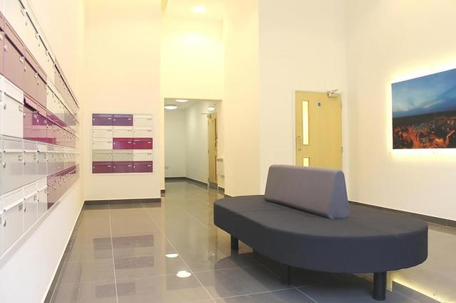  Image of 2 bedroom Flat to rent in Guildford Road Hook Heath Woking GU22 at Guildford Road  Woking, GU22 7RN