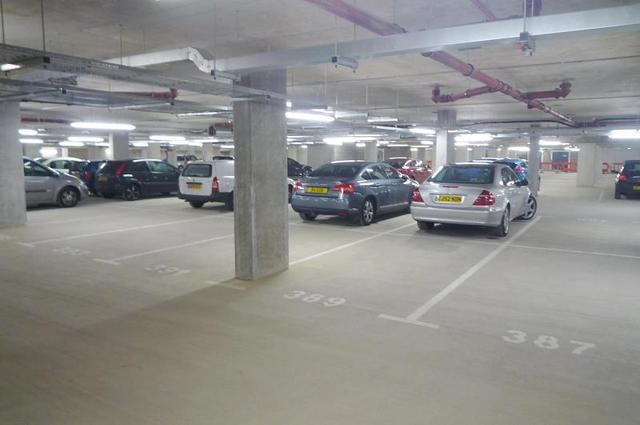  Image of 2 bedroom Flat to rent in Guildford Road Hook Heath Woking GU22 at Guildford Road  Woking, GU22 7RN