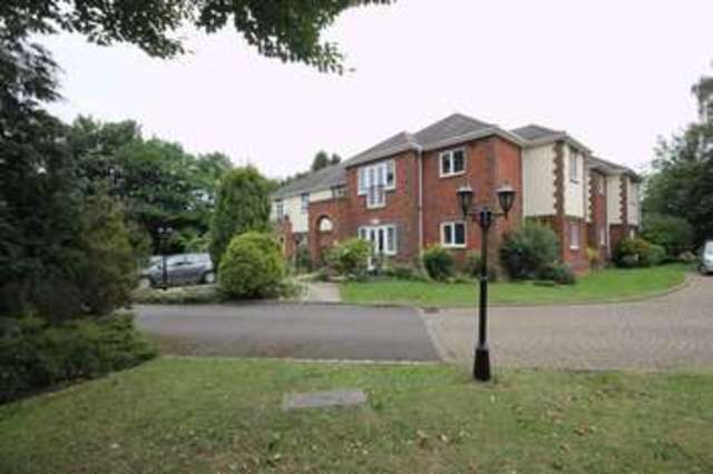  Image of 2 bedroom Flat to rent in Tregarthen Place Garlands Road Leatherhead KT22 at Tregarthen Place Garlands Road Leatherhead, KT22 7XL