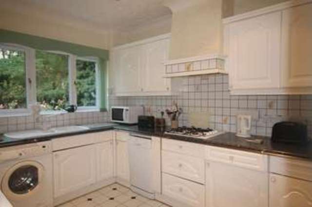  Image of 2 bedroom Flat to rent in Tregarthen Place Garlands Road Leatherhead KT22 at Tregarthen Place Garlands Road Leatherhead, KT22 7XL