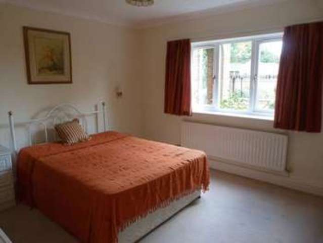  Image of 2 bedroom Flat to rent in Tregarthen Place Garlands Road Leatherhead KT22 at Tregarthen Place Garlands Road Leatherhead, KT22 7XL