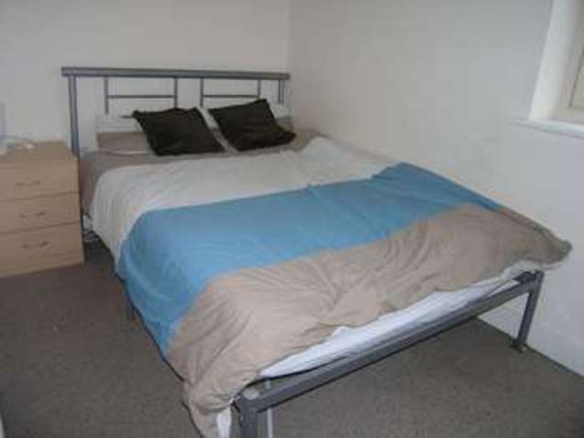  Image of 2 bedroom Flat to rent in Holywell Heights Sheffield S4 at 2 Holywell Heights  Sheffield, S4 8AG