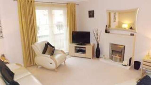  Image of 3 bedroom Flat for sale in Waverley Street Shawlands Glasgow G41 at 21 Waverley Street  Glasgow, G41 2EA