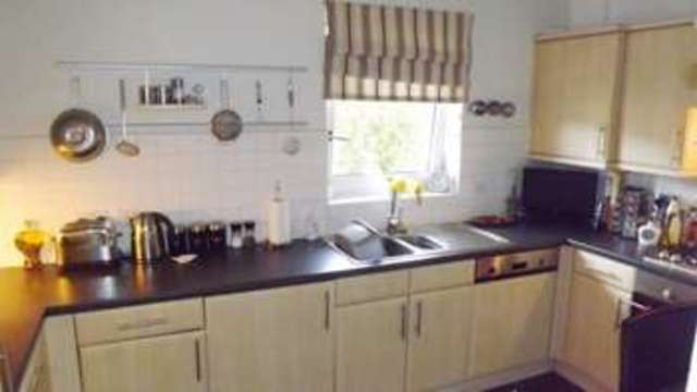  Image of 3 bedroom Flat for sale in Waverley Street Shawlands Glasgow G41 at 21 Waverley Street  Glasgow, G41 2EA