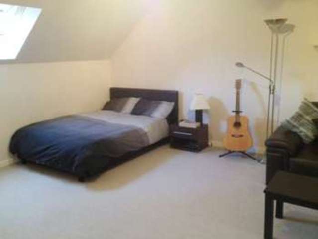  Image of 3 bedroom Flat for sale in Waverley Street Shawlands Glasgow G41 at 21 Waverley Street  Glasgow, G41 2EA