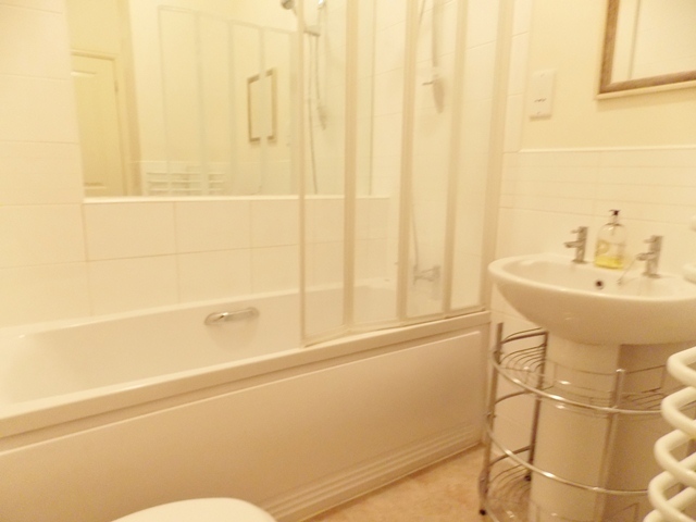  Image of 2 bedroom Apartment to rent in Cricklade Street Swindon SN1 at Old Town  Swindon, SN1 3HB