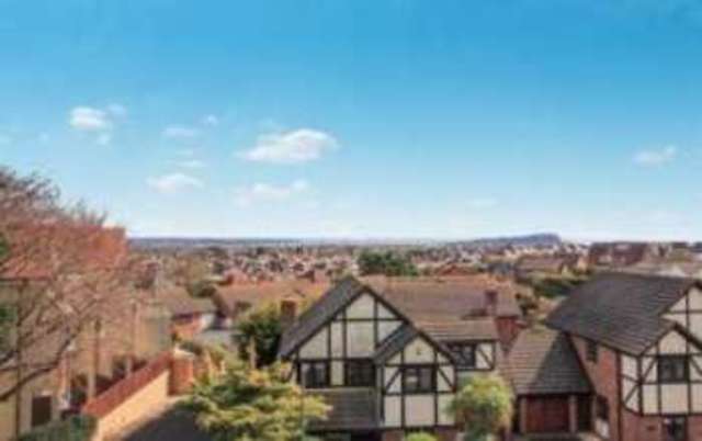  Image of 2 bedroom Flat for sale in Warren Edge Road Southbourne Bournemouth BH6 at 5 Warren Edge Road Bournemouth Wick, BH6 4AU