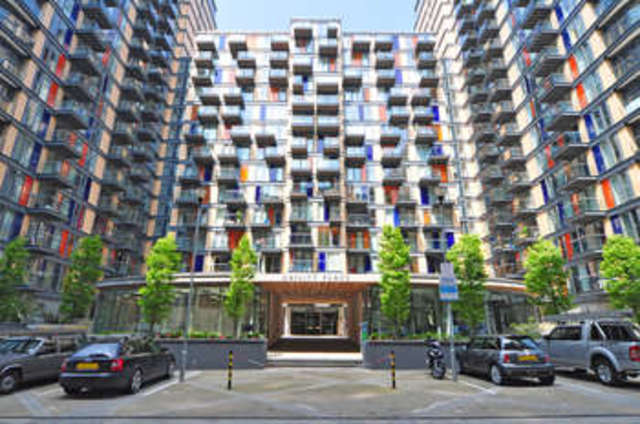  Image of Flat to rent in Millharbour London E14 at Millharbour  Canary Wharf, E14 9NA