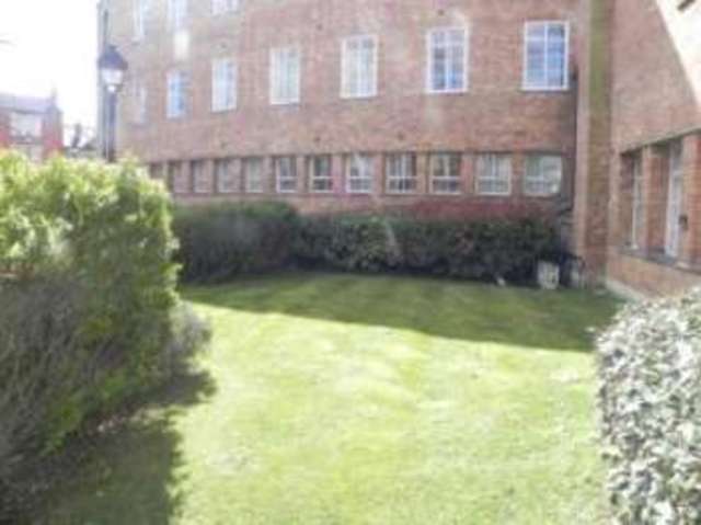  Image of 1 bedroom Flat for sale in Constable Close London N11 at 4 Constable Close London Friern Barnet, N11 3GW
