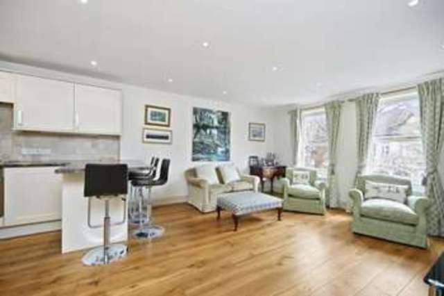  Image of 2 bedroom Flat to rent in Altenburg Gardens London SW11 at Altenburg Gardens  London, SW11 1JL
