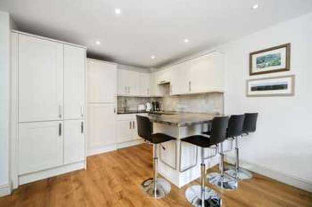  Image of 2 bedroom Flat to rent in Altenburg Gardens London SW11 at Altenburg Gardens  London, SW11 1JL
