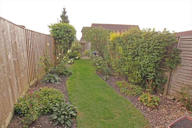  Image of 2 bedroom Terraced house to rent in Ancholme Close Didcot OX11 at Ancholme Close  Didcot, OX11 7TW