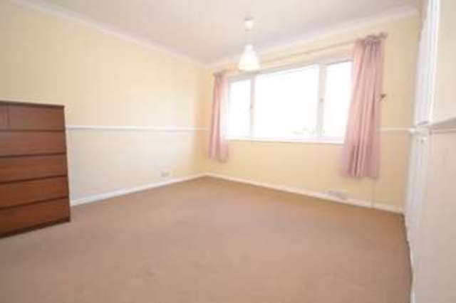  Image of 4 bedroom Semi-Detached house to rent in Ardmore Lane Buckhurst Hill IG9 at Ardmore Road  Buckhurst Hill, IG9 5SB